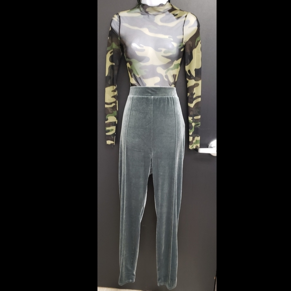 Plus Size Velvet Tights - Picture 2 of 4